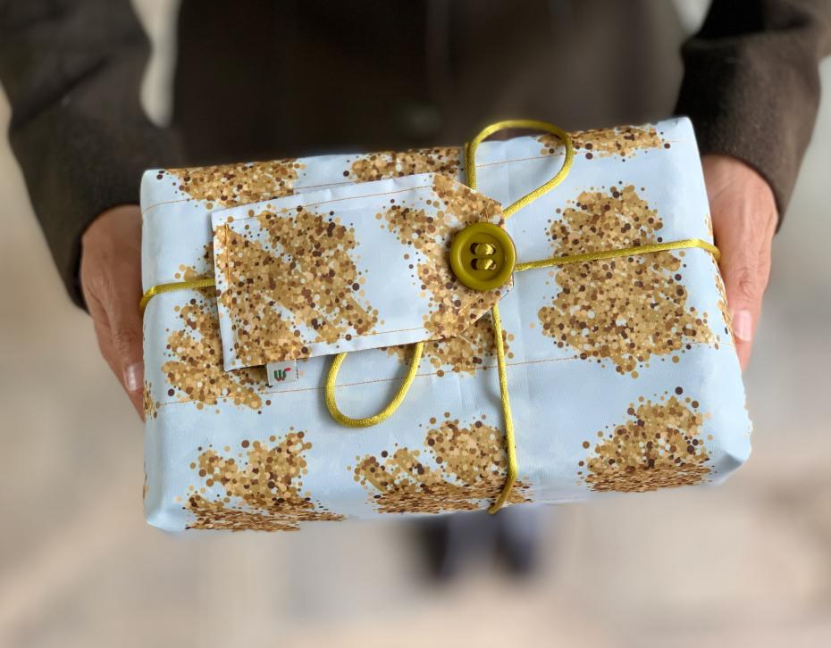 Wrag Wrap's Reversible Crackle Wrap - Wrapped gift in Glitter Scribble print